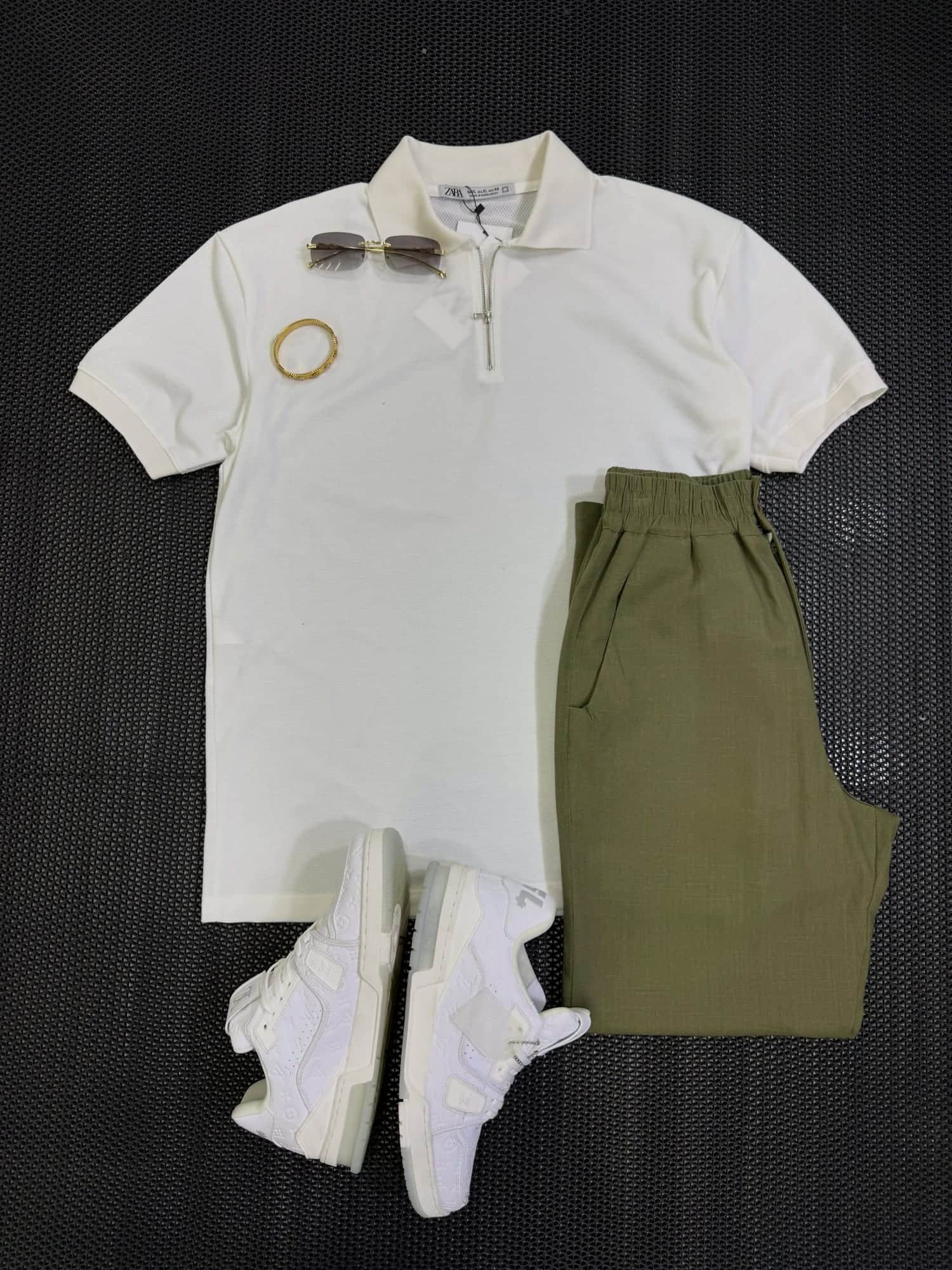 POLERA BLANCA CUELLO CIERRE, prenda sola